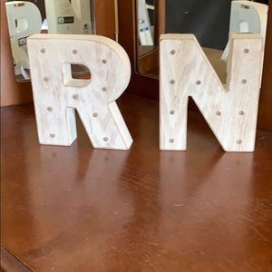 “RN” 💡 light up letters